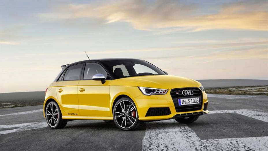 Audi lança oficialmente S1 e S1 Sportback 2014, versões de três e cinco portas, respectivamente | <a href="https://preprod.quatrorodas.abril.com.br/noticias/saloes/genebra-2014/audi-lanca-oficialmente-s1-s1-sportback-2014-773081.shtml" rel="migration">Leia mais</a>