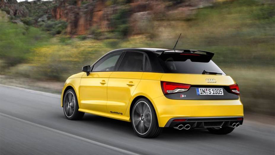 Traseira se destaca pela asa e as quatro sa&iacute;das do escapamento | <a href="https://preprod.quatrorodas.abril.com.br/noticias/saloes/genebra-2014/audi-lanca-oficialmente-s1-s1-sportback-2014-773081.shtml" rel="migration">Leia mais</a>
