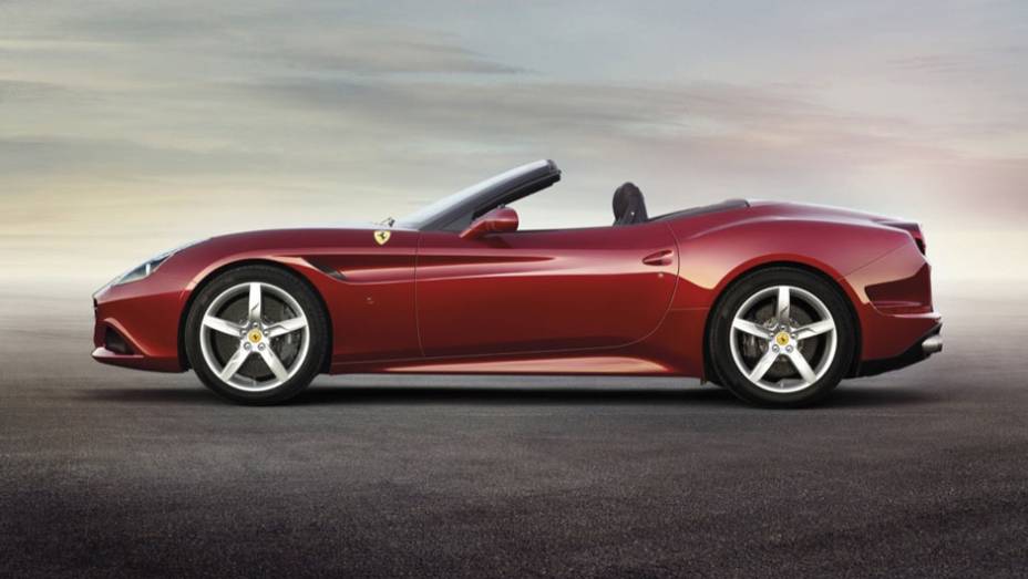 O bloco escolhido &eacute; o 3.9 V8, que oferece 560 cavalos de pot&ecirc;ncia e 76,7 kgfm de torque | <a href="https://preprod.quatrorodas.abril.com.br/noticias/saloes/genebra-2014/ferrari-apresenta-california-t-773120.shtml" rel="migration">Leia mais</a>