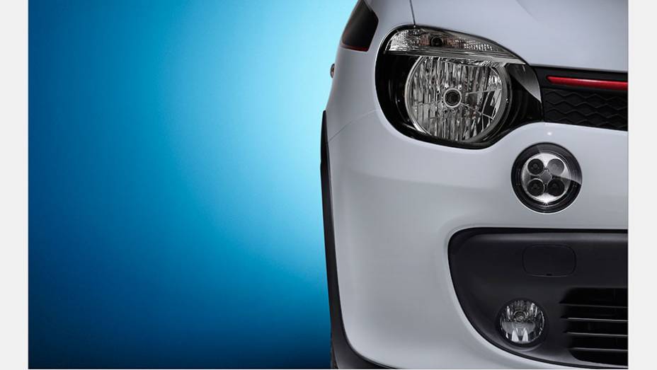 Detalhe do farol do novo Twingo | <a href="https://preprod.quatrorodas.abril.com.br/noticias/saloes/genebra-2014/renault-confirma-motorizacao-twingo-775341.shtml" rel="migration">Leia mais</a>