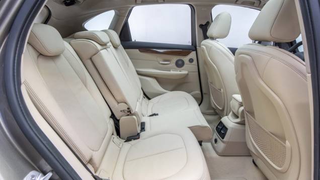 Futuramente, haverá outros motores disponíveis, além de variantes com tração integral | <a href="https://preprod.quatrorodas.abril.com.br/noticias/saloes/genebra-2014/bmw-mostra-serie-2-active-tourer-completo-773485.shtml" rel="migration">Leia mais</a> Futuramente, haverá outros motores disponíveis, além de variantes com tração integral | <a href="https://preprod.quatrorodas.abril.com.br/noticias/saloes/genebra-2014/bmw-mostra-serie-2-active-tourer-completo-773485.shtml" rel="migration">Leia mais</a>