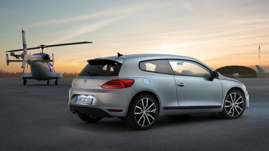 O modelo passou por facelift e algumas modificações técnicas | <a href="https://preprod.quatrorodas.abril.com.br/noticias/saloes/genebra-2014/volkswagen-mostra-facelift-scirocco-773695.shtml" rel="migration">Leia mais</a>