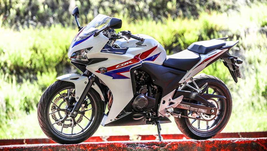 Honda CBR 500R conta com rodas em alumínio fundido | <a href="https://preprod.quatrorodas.abril.com.br/moto/noticias/honda-inicia-vendas-cbr-500r-brasil-773679.shtml" rel="migration">Leia mais</a>