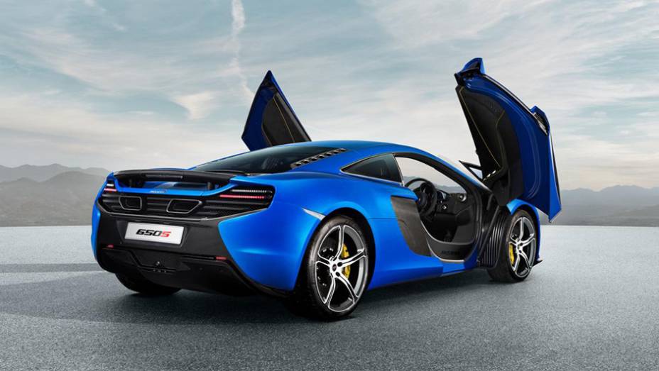 Ele mant&eacute;m o coeficiente de arrasto do MP4-12C, mas, gra&ccedil;as &agrave;s modifica&ccedil;&otilde;es na carroceria, apresenta downforce 24% maior em velocidade de 150 milhas por hora (241 km/h) | <a href="https://preprod.quatrorodas.abril.com.br/noticias/saloes/genebra-2014/mclaren-oficia" rel="migration"></a>