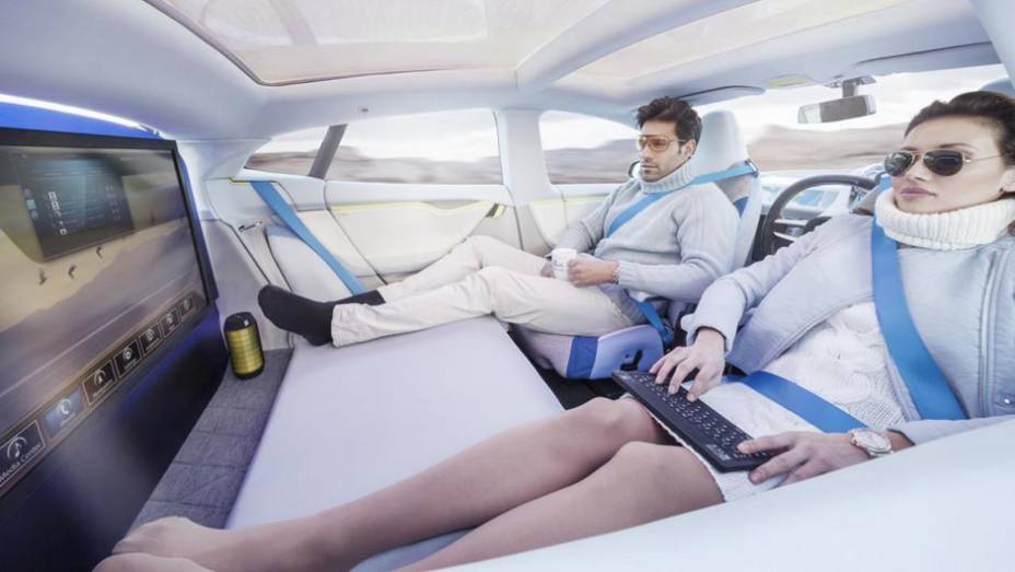 Uma televis&atilde;o de 32 polegadas pode ser utilizada tranquilamente pelos passageiros... | <a href="https://preprod.quatrorodas.abril.com.br/noticias/saloes/genebra-2014/rinspeed-mostra-imagens-xchange-concept-773804.shtml" rel="migration">Leia mais</a>
