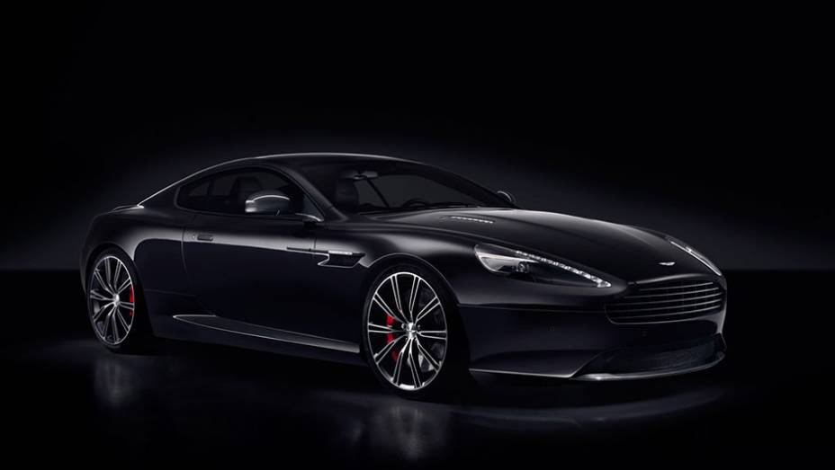 Os Aston Martin DB9 Carbon Black (preto) e Carbon White (branco), será uma das atrações no Salão de Genebra | <a href="https://preprod.quatrorodas.abril.com.br/noticias/saloes/genebra-2014/aston-martin-levara-edicoes-especiais-vantage-db9-genebra-774029.shtml" rel="migration">Lei</a>