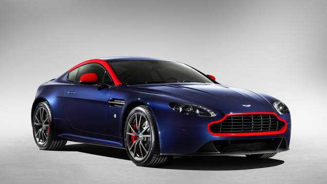 O modelo conta com assentos de carbono-Kevlar e roda de liga leve forjada com 10 raios| <a href="https://preprod.quatrorodas.abril.com.br/noticias/saloes/genebra-2014/aston-martin-levara-edicoes-especiais-vantage-db9-genebra-774029.shtml" rel="migration">Leia mais</a> O modelo conta com assentos de carbono-Kevlar e roda de liga leve forjada com 10 raios| <a href="https://preprod.quatrorodas.abril.com.br/noticias/saloes/genebra-2014/aston-martin-levara-edicoes-especiais-vantage-db9-genebra-774029.shtml" rel="migration">Leia mais</a>