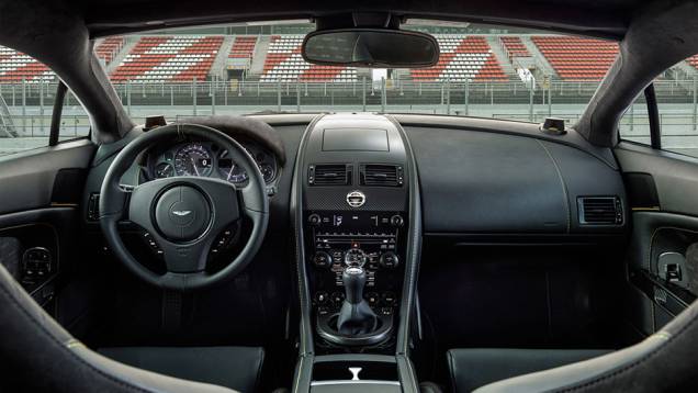 A suspensão ajustada e o escape mais rouco, dão um aspecto mais vigoroso ao N430 | <a href="https://preprod.quatrorodas.abril.com.br/noticias/saloes/genebra-2014/aston-martin-levara-edicoes-especiais-vantage-db9-genebra-774029.shtml" rel="migration">Leia mais</a> A suspensão ajustada e o escape mais rouco, dão um aspecto mais vigoroso ao N430 | <a href="https://preprod.quatrorodas.abril.com.br/noticias/saloes/genebra-2014/aston-martin-levara-edicoes-especiais-vantage-db9-genebra-774029.shtml" rel="migration">Leia mais</a>