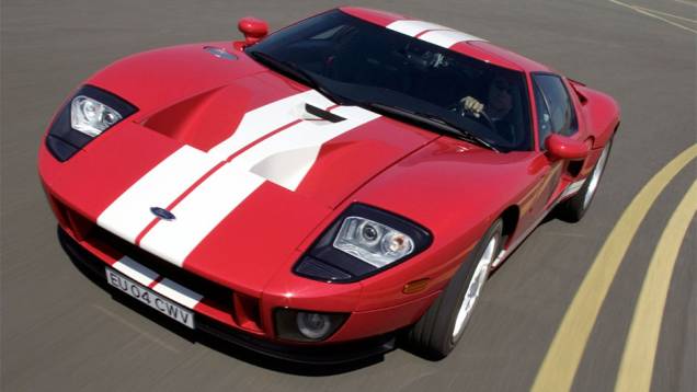 Ford GT: Além de fenômeno tardio equivalente ao do Corvette e o Viper, ele é caso único de clássico de competição tornado superesportivo de uma linha de perfil popular. Ford GT: Além de fenômeno tardio equivalente ao do Corvette e o Viper, ele é caso único de clássico de competição tornado superesportivo de uma linha de perfil popular.