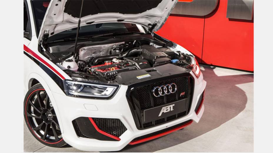 Seu motor 2.5 turbo de cinco cilindros foi ajustado para produzir 410 cavalos de potência e 54 mkgf de torque | <a href="https://preprod.quatrorodas.abril.com.br/noticias/saloes/genebra-2014/abt-sportsline-levara-audi-rs-q3-genebra-774947.shtml" rel="migration">Leia mais</a> Seu motor 2.5 turbo de cinco cilindros foi ajustado para produzir 410 cavalos de potência e 54 mkgf de torque | <a href="https://preprod.quatrorodas.abril.com.br/noticias/saloes/genebra-2014/abt-sportsline-levara-audi-rs-q3-genebra-774947.shtml" rel="migration">Leia mais</a>