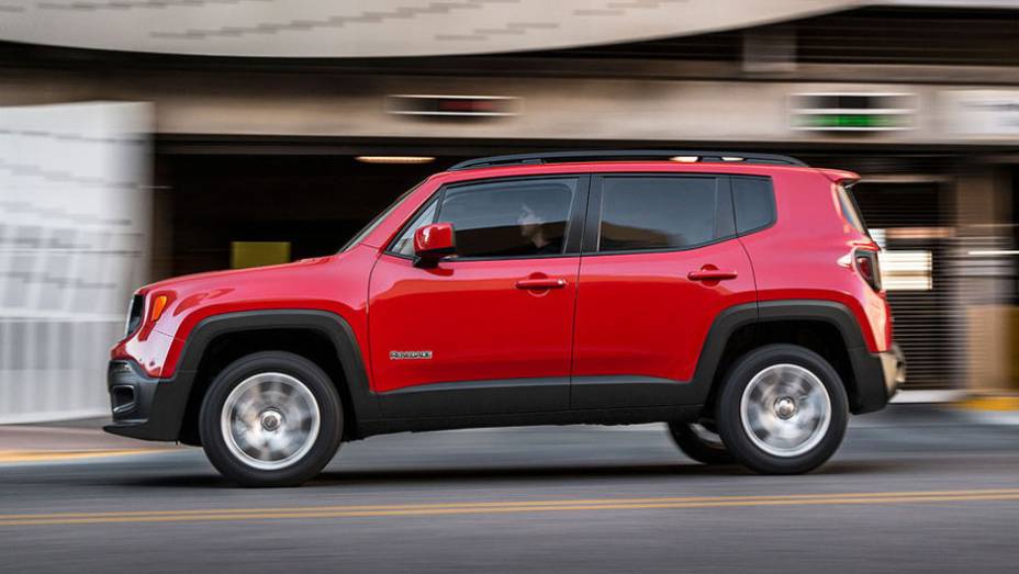 O Renegade, cujo design foi concebido nos Estados Unidos, será produzido na Itália, já como fruto da aquisição da Chrysler por parte da Fiat | <a href="https://preprod.quatrorodas.abril.com.br/noticias/saloes/genebra-2014/imagens-jeep-renegade-sao-reveladas-775127" rel="migration"></a>