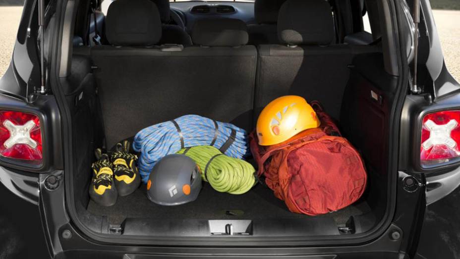 Uma delas &eacute; a E.torQ flex, que dever&aacute; equipar o modelo brasileiro | <a href="https://preprod.quatrorodas.abril.com.br/noticias/saloes/genebra-2014/imagens-jeep-renegade-sao-reveladas-775127.shtml" rel="migration">Leia mais</a>