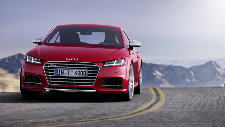 Em rela&ccedil;&atilde;o &agrave;s op&ccedil;&otilde;es de motoriza&ccedil;&atilde;o, est&atilde;o dispon&iacute;veis os blocos 2.0 TFSI, de 230 cv e 37,7 kgfm, e 2.0 TDI, oferecendo 184 cv e 38,7 kgfm | <a href="https://preprod.quatrorodas.abril.com.br/noticias/saloes/genebra-2014/audi-apresenta-novo-tt-775222.shtml" rel="migration">Leia ma</a>