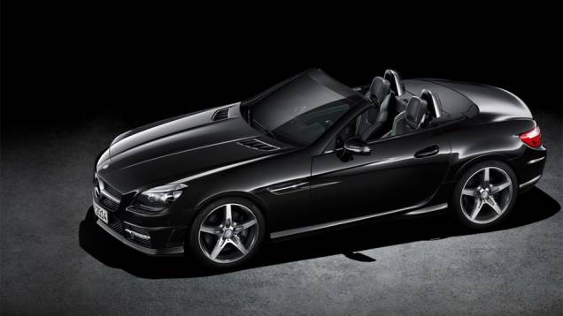 Fabricante alemã disponibilizará kits de customização para os modelos | <a href="https://preprod.quatrorodas.abril.com.br/noticias/saloes/genebra-2014/mercedes-benz-leva-edicoes-especiais-sl-slk-genebra-775349.shtml" rel="migration">Leia mais</a> Fabricante alemã disponibilizará kits de customização para os modelos | <a href="https://preprod.quatrorodas.abril.com.br/noticias/saloes/genebra-2014/mercedes-benz-leva-edicoes-especiais-sl-slk-genebra-775349.shtml" rel="migration">Leia mais</a>