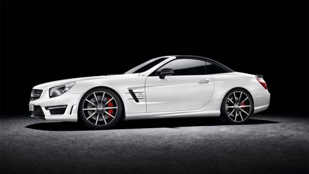 Ele também vem com o mesmo tipo de rodas AMG | <a href="https://preprod.quatrorodas.abril.com.br/noticias/saloes/genebra-2014/mercedes-benz-leva-edicoes-especiais-sl-slk-genebra-775349.shtml" rel="migration">Leia mais</a> Ele também vem com o mesmo tipo de rodas AMG | <a href="https://preprod.quatrorodas.abril.com.br/noticias/saloes/genebra-2014/mercedes-benz-leva-edicoes-especiais-sl-slk-genebra-775349.shtml" rel="migration">Leia mais</a>