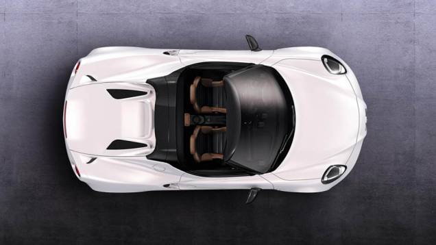 As modificações necessárias para "tirar o teto" do 4C renderam apenas 60 kg a mais ao modelo. A Alfa Romeo utilizou teto de lona, com estrutura em fibra de carbono | <a href="https://preprod.quatrorodas.abril.com.br/noticias/saloes/genebra-2014/alfa-romeo-apresent" rel="migration"></a> As modificações necessárias para "tirar o teto" do 4C renderam apenas 60 kg a mais ao modelo. A Alfa Romeo utilizou teto de lona, com estrutura em fibra de carbono | <a href="https://preprod.quatrorodas.abril.com.br/noticias/saloes/genebra-2014/alfa-romeo-apresent" rel="migration"></a>