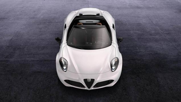O motor do modelo é o mesmo do coupé: 1.75 turbo de quatro cilindros, oferecendo 240 cavalos de potência e 35,7 kgfm de torque | <a href="https://preprod.quatrorodas.abril.com.br/noticias/saloes/genebra-2014/alfa-romeo-apresenta-4c-spider-concept-775233.shtml" rel="migration">Lei</a> O motor do modelo é o mesmo do coupé: 1.75 turbo de quatro cilindros, oferecendo 240 cavalos de potência e 35,7 kgfm de torque | <a href="https://preprod.quatrorodas.abril.com.br/noticias/saloes/genebra-2014/alfa-romeo-apresenta-4c-spider-concept-775233.shtml" rel="migration">Lei</a>