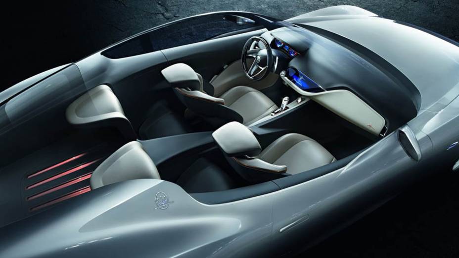 A configura&ccedil;&atilde;o de bancos do Alfieri concept &eacute; a "2 + 2" | <a href="https://preprod.quatrorodas.abril.com.br/noticias/saloes/genebra-2014/maserati-revela-alfieri-concept-775234.shtml" rel="migration">Leia mais</a>