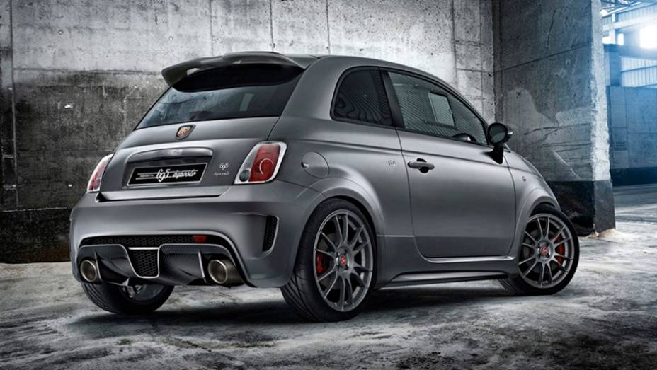 De acordo com a própria companhia, trata-se do mais rápido modelo Abarth já produzido, ao menos entre aqueles legalizados para as ruas | <a href="https://preprod.quatrorodas.abril.com.br/noticias/saloes/genebra-2014/abarth-apresenta-695-biposto-775354.shtml" rel="migration">Leia</a>