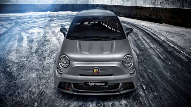 O carrinho é equipado com motor 1.4 turbo, o mesmo do 500 Abarth. No entanto, o bloco foi reconfigurado para entregar 30 cavalos de potência a mais | <a href="https://preprod.quatrorodas.abril.com.br/noticias/saloes/genebra-2014/abarth-apresenta-695-biposto-775354" rel="migration"></a> O carrinho é equipado com motor 1.4 turbo, o mesmo do 500 Abarth. No entanto, o bloco foi reconfigurado para entregar 30 cavalos de potência a mais | <a href="https://preprod.quatrorodas.abril.com.br/noticias/saloes/genebra-2014/abarth-apresenta-695-biposto-775354" rel="migration"></a>