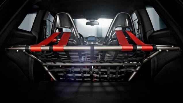 Para ganhar em performance, a Abarth também promoveu algumas modificações na cabine do veículo, como a remoção dos bancos traseiros... | <a href="https://preprod.quatrorodas.abril.com.br/noticias/saloes/genebra-2014/abarth-apresenta-695-biposto-775354.shtml" rel="migration">Leia</a> Para ganhar em performance, a Abarth também promoveu algumas modificações na cabine do veículo, como a remoção dos bancos traseiros... | <a href="https://preprod.quatrorodas.abril.com.br/noticias/saloes/genebra-2014/abarth-apresenta-695-biposto-775354.shtml" rel="migration">Leia</a>