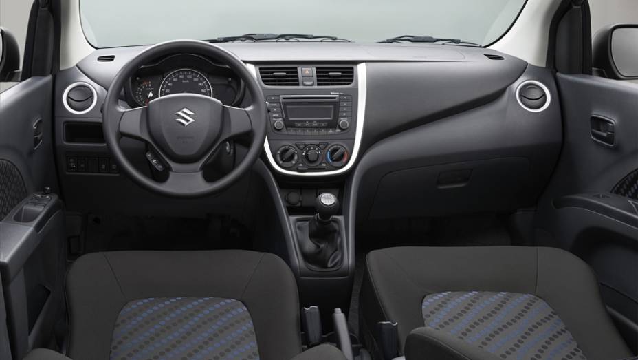 Quanto à motorização, espera-se um bloco 1.0 de três cilindros, oferecendo 68 cavalos de potência e 9,2 kgfm de torque, conectado a um câmbio manual de cinco marchas | <a href="https://preprod.quatrorodas.abril.com.br/noticias/saloes/genebra-2014/suzuki-mostrara-c" rel="migration"></a>