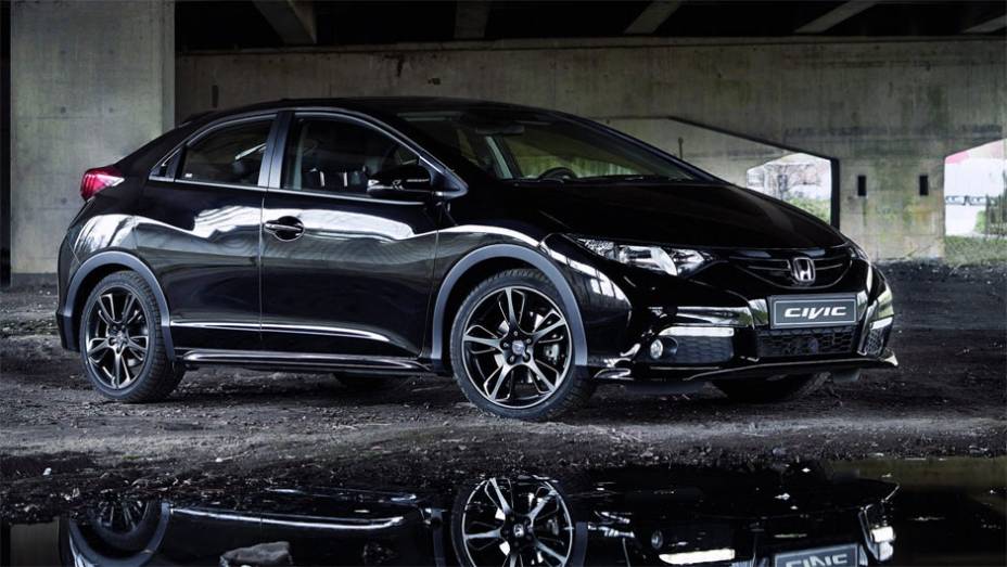 Honda mostra New Civic Black Edition em Genebra | <a href="https://preprod.quatrorodas.abril.com.br/noticias/saloes/genebra-2014/honda-mostra-new-civic-black-edition-genebra-775637.shtml" rel="migration">Leia mais</a>