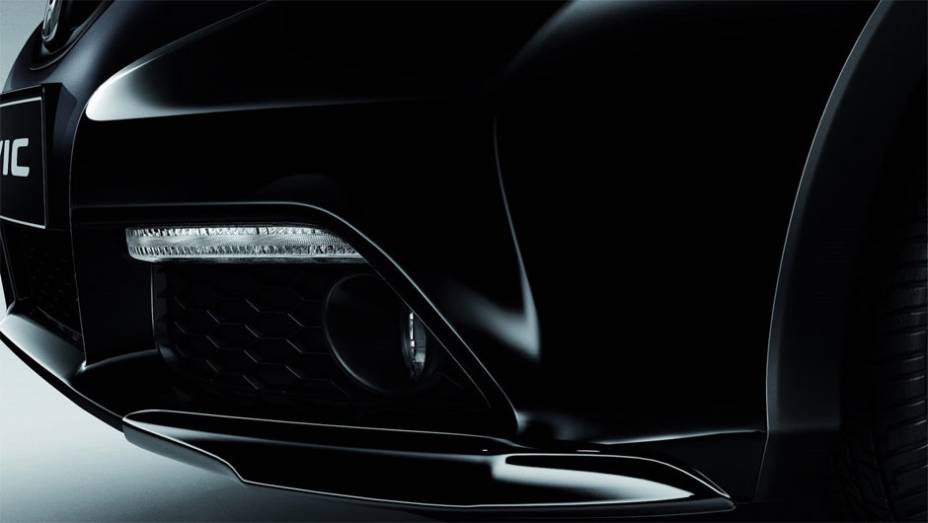 Detalhe do para-choque dianteiro | <a href="https://preprod.quatrorodas.abril.com.br/noticias/saloes/genebra-2014/honda-mostra-new-civic-black-edition-genebra-775637.shtml" rel="migration">Leia mais</a>