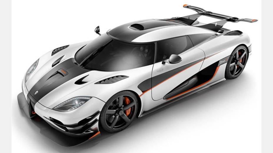 Koenigsegg revelou o modelo One:1 no Sal&atilde;o de Genebra | <a href="https://preprod.quatrorodas.abril.com.br/noticias/saloes/genebra-2014/koenigsegg-apresentara-carro-1-341-cavalos-potencia-774972.shtml" rel="migration">Leia mais</a>