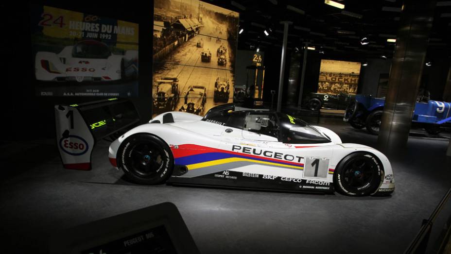 Peugeot 905 (1992) | <a href="https://preprod.quatrorodas.abril.com.br/noticias/saloes/genebra-2014/salao-genebra-exibe-bolidos-le-mans-775992.shtml" rel="migration">Leia mais</a> | <a href="https://preprod.quatrorodas.abril.com.br/noticias/saloes/genebra-2014/" rel="migration">Confira tudo sobre o Salão</a>