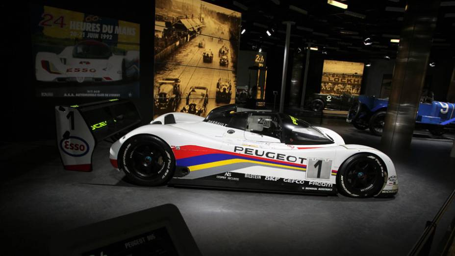 Peugeot 905 (1992) | <a href="https://preprod.quatrorodas.abril.com.br/noticias/saloes/genebra-2014/salao-genebra-exibe-bolidos-le-mans-775992.shtml" rel="migration">Leia mais</a> | <a href="https://preprod.quatrorodas.abril.com.br/noticias/saloes/genebra-2014/" rel="migration">Confira tudo sobre o Sal&atilde;o</a>