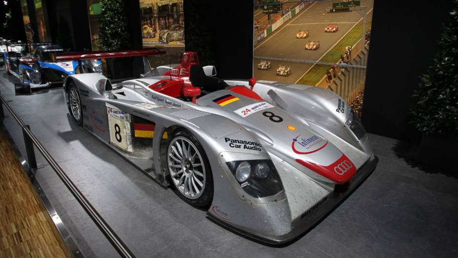 Audi R8 (2000) | <a href="https://preprod.quatrorodas.abril.com.br/noticias/saloes/genebra-2014/salao-genebra-exibe-bolidos-le-mans-775992.shtml" rel="migration">Leia mais</a> | <a href="https://preprod.quatrorodas.abril.com.br/noticias/saloes/genebra-2014/" rel="migration">Confira tudo sobre o Sal&atilde;o de</a>