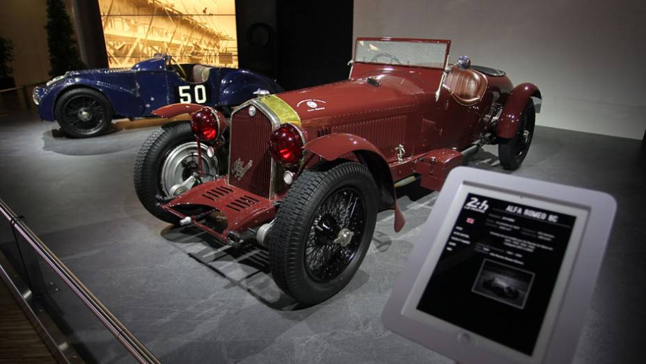 Alfa Romeo 8C Type Le Mans (1933) | <a href="https://preprod.quatrorodas.abril.com.br/noticias/saloes/genebra-2014/salao-genebra-exibe-bolidos-le-mans-775992.shtml" rel="migration">Leia mais</a> | <a href="https://preprod.quatrorodas.abril.com.br/noticias/saloes/genebra-2014/" rel="migration">Confira tud</a>