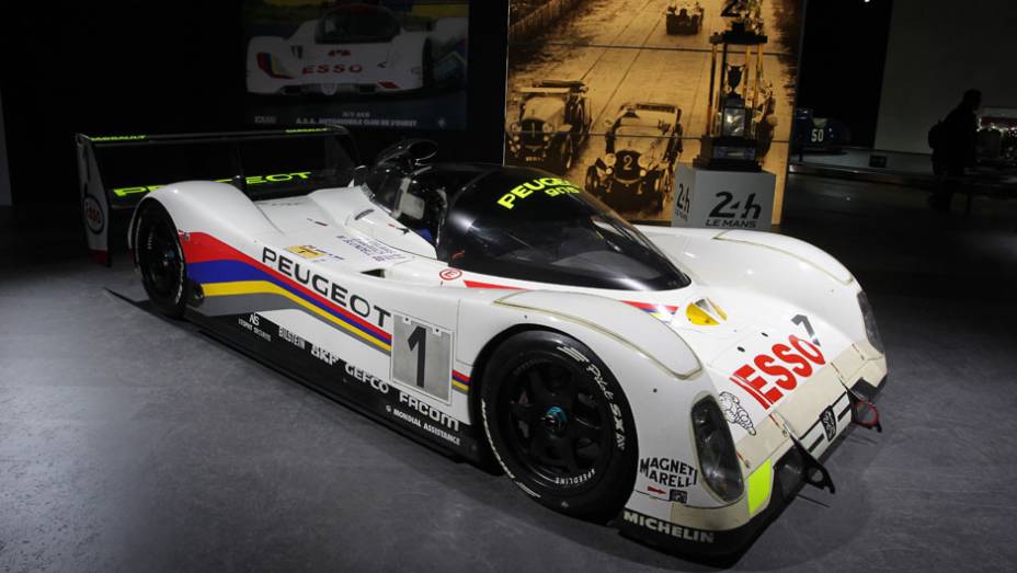 Peugeot 905 (1992) | <a href="https://preprod.quatrorodas.abril.com.br/noticias/saloes/genebra-2014/salao-genebra-exibe-bolidos-le-mans-775992.shtml" rel="migration">Leia mais</a> | <a href="https://preprod.quatrorodas.abril.com.br/noticias/saloes/genebra-2014/" rel="migration">Confira tudo sobre o Salão</a>