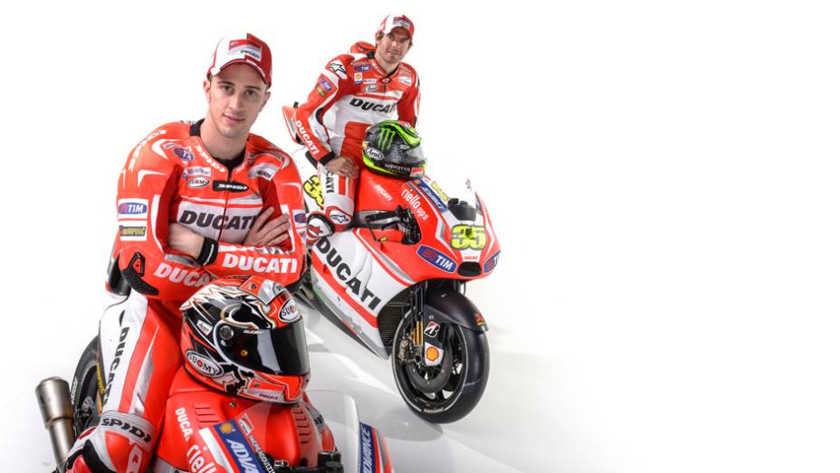 Seus pilotos serão Andrea Dovizioso e Cal Crutchlow | <a href="https://preprod.quatrorodas.abril.com.br/moto/noticias/ducati-apresenta-nova-moto-temporada-motogp-776745.shtml" rel="migration">Leia mais</a>