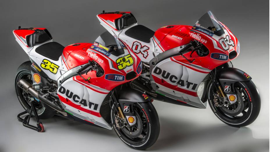 A moto tem motor V4 de 1000 cilindradas | <a href="https://preprod.quatrorodas.abril.com.br/moto/noticias/ducati-apresenta-nova-moto-temporada-motogp-776745.shtml" rel="migration">Leia mais</a> A moto tem motor V4 de 1000 cilindradas | <a href="https://preprod.quatrorodas.abril.com.br/moto/noticias/ducati-apresenta-nova-moto-temporada-motogp-776745.shtml" rel="migration">Leia mais</a>