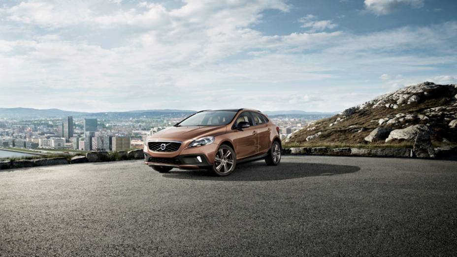 A tração integral é um dos itens de série do modelo | <a href="https://preprod.quatrorodas.abril.com.br/noticias/fabricantes/volvo-v40-cross-country-chega-ao-brasil-777066.shtml" rel="migration">Leia mais</a>