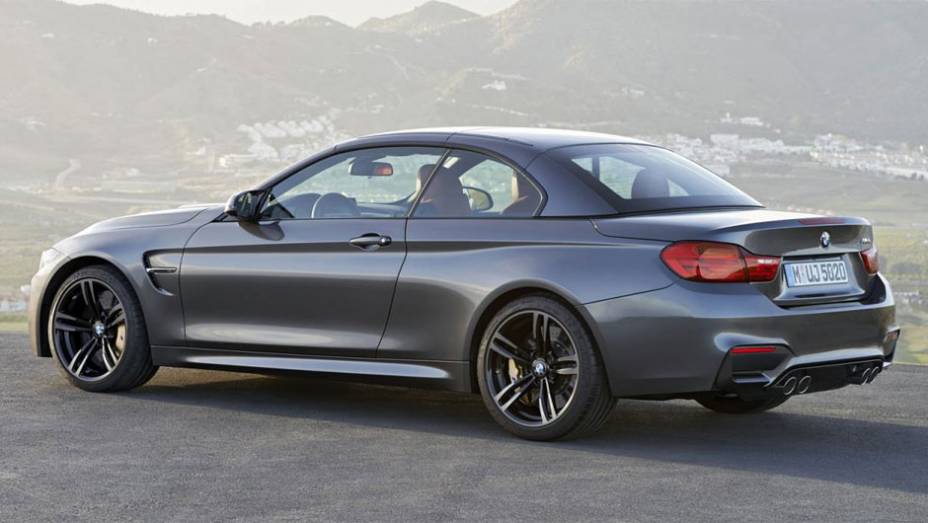 Seu teto retr&aacute;til el&eacute;trico pode ser baixado em 20 segundos, em velocidades de at&eacute; 18 km/h | <a href="https://preprod.quatrorodas.abril.com.br/noticias/saloes/new-york-2014/bmw-revela-m4-conversivel-778791.shtml" rel="migration">Leia mais</a>