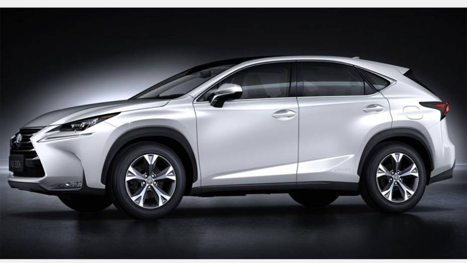 Modelo estreia dia 20 de abril no Salão de Pequim | <a href="https://preprod.quatrorodas.abril.com.br/noticias/fabricantes/lexus-revela-nx-2015-tres-opcoes-motores-tracao-integral-779496.shtml" rel="migration">Leia mais</a>