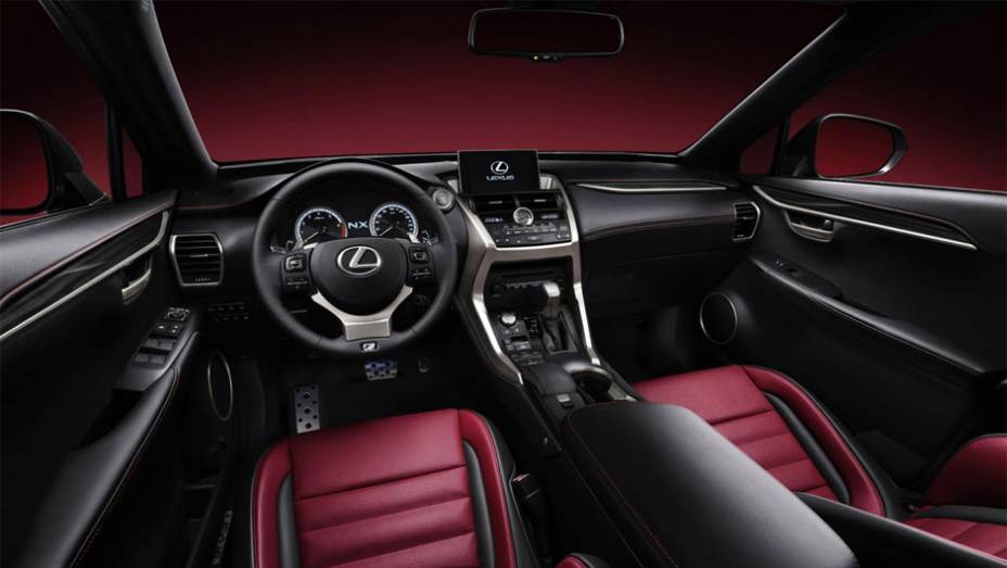 Detalhe do interior do novo Lexus NX | <a href="https://preprod.quatrorodas.abril.com.br/noticias/fabricantes/lexus-revela-nx-2015-tres-opcoes-motores-tracao-integral-779496.shtml" rel="migration">Leia mais</a>