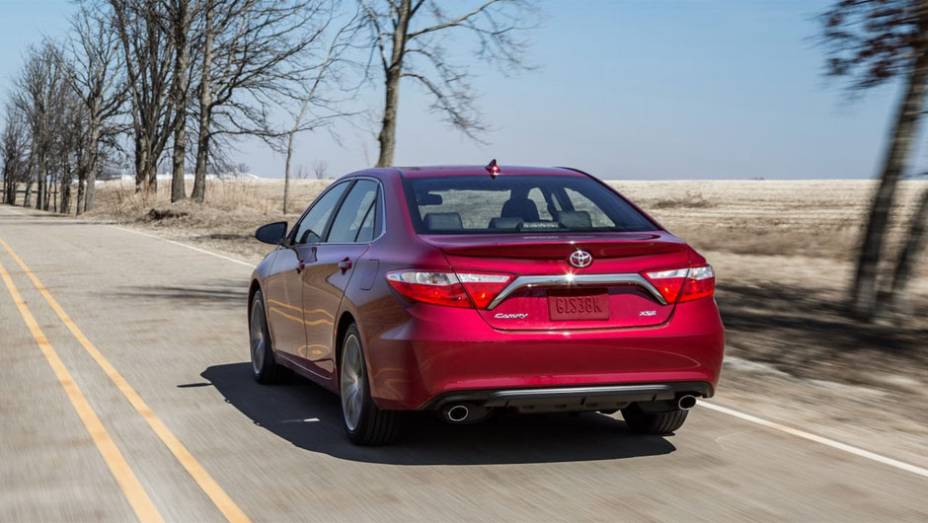 Não há previsão de quando (e se) o novo Camry chegará ao Brasil | <a href="https://preprod.quatrorodas.abril.com.br/noticias/saloes/new-york-2014/toyota-mostra-novo-camry-779950.shtml" rel="migration">Leia mais</a>