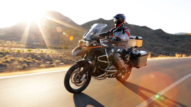 O modelo conta com um generoso tanque de combustível, com capacidade para 30 litros | <a href="https://preprod.quatrorodas.abril.com.br/moto/noticias/nova-bmw-r-1200-gs-adventure-chega-r-87-900-780846.shtml" rel="migration">Leia mais</a> O modelo conta com um generoso tanque de combustível, com capacidade para 30 litros | <a href="https://preprod.quatrorodas.abril.com.br/moto/noticias/nova-bmw-r-1200-gs-adventure-chega-r-87-900-780846.shtml" rel="migration">Leia mais</a>