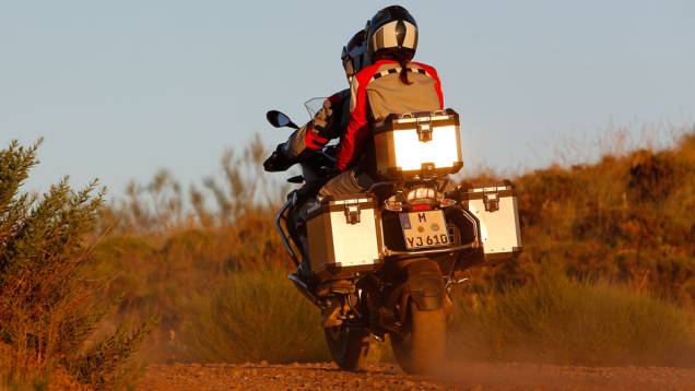 A marca revelou que espera vender 450 unidades do novo modelo até o fim do ano | <a href="https://preprod.quatrorodas.abril.com.br/moto/noticias/nova-bmw-r-1200-gs-adventure-chega-r-87-900-780846.shtml" rel="migration">Leia mais</a> A marca revelou que espera vender 450 unidades do novo modelo até o fim do ano | <a href="https://preprod.quatrorodas.abril.com.br/moto/noticias/nova-bmw-r-1200-gs-adventure-chega-r-87-900-780846.shtml" rel="migration">Leia mais</a>