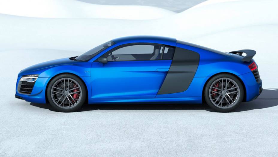 Sob o capô, o R8 LMX é equipado com motor 5.2 V10, oferecendo 562 cavalos de potência e 55 kgfm de torque | <a href="https://preprod.quatrorodas.abril.com.br/noticias/fabricantes/audi-apresenta-r8-lmx-782203.shtml" rel="migration">Leia mais</a>