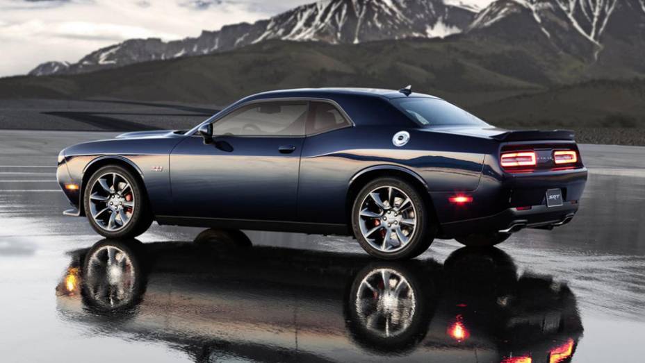 Ele modifica características como resposta da direção, tração e suspensão | <a href="https://preprod.quatrorodas.abril.com.br/noticias/fabricantes/dodge-revela-challenger-srt-srt-hellcat-783358.shtml" rel="migration">Leia mais</a>