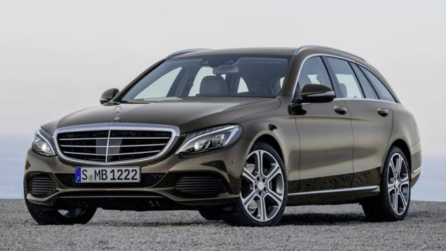 A Mercedes-Benz divulgou nesta quarta-feira (21) as primeiras imagens e informações sobre o Classe C Estate | <a href="https://preprod.quatrorodas.abril.com.br/noticias/fabricantes/mercedes-benz-classe-c-estate-revelado-783460.shtml" rel="migration">Leia mais</a> A Mercedes-Benz divulgou nesta quarta-feira (21) as primeiras imagens e informações sobre o Classe C Estate | <a href="https://preprod.quatrorodas.abril.com.br/noticias/fabricantes/mercedes-benz-classe-c-estate-revelado-783460.shtml" rel="migration">Leia mais</a>
