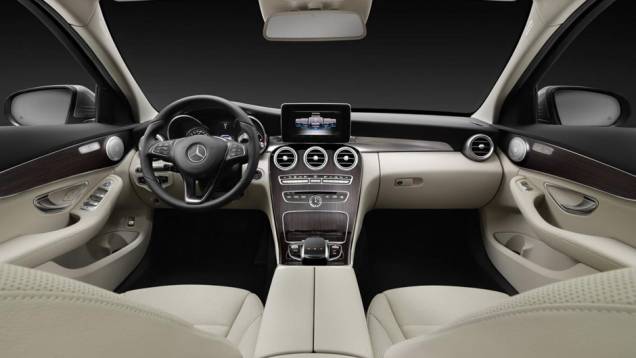 Em termos de motorização, há diversas possibilidades de arranjo, levando em conta os blocos a diesel BlueTEC e a gasolina BlueDIRECT | <a href="https://preprod.quatrorodas.abril.com.br/noticias/fabricantes/mercedes-benz-classe-c-estate-revelado-783460.shtml" rel="migration">Leia</a> Em termos de motorização, há diversas possibilidades de arranjo, levando em conta os blocos a diesel BlueTEC e a gasolina BlueDIRECT | <a href="https://preprod.quatrorodas.abril.com.br/noticias/fabricantes/mercedes-benz-classe-c-estate-revelado-783460.shtml" rel="migration">Leia</a>