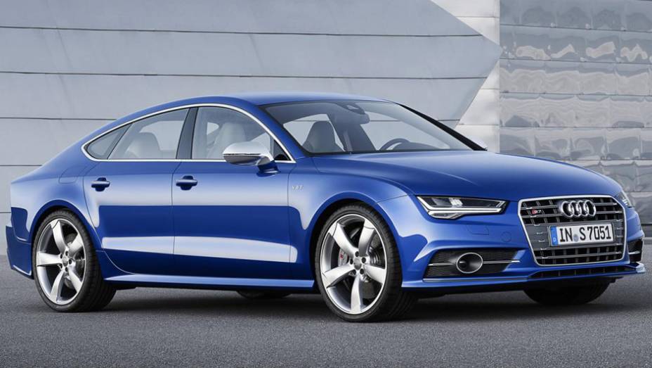 O modelo de performance S7 &eacute; equipado com bloco 4.0 TFSI de 444 cavalos de pot&ecirc;ncia | <a href="https://preprod.quatrorodas.abril.com.br/noticias/fabricantes/audi-apresenta-novos-a7-s7-783598.shtml" rel="migration">Leia mais</a>