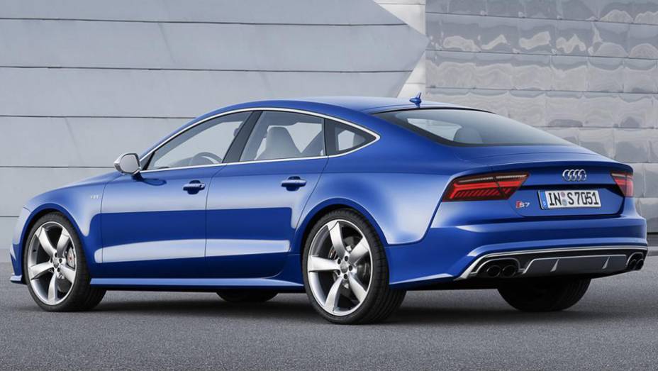 O c&acirc;mbio padr&atilde;o &eacute; o S tronic de sete marchas | <a href="https://preprod.quatrorodas.abril.com.br/noticias/fabricantes/audi-apresenta-novos-a7-s7-783598.shtml" rel="migration">Leia mais</a>