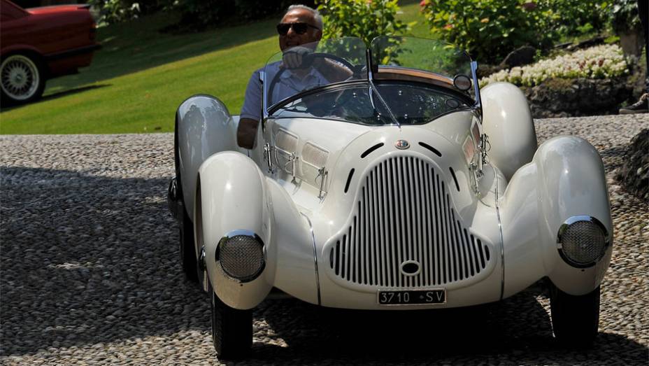 Alfa Romeo 6C 1750 GS Aprile - Concorso dEleganza Villa dEste 2014 | <a href="https://preprod.quatrorodas.abril.com.br/noticias/classicos//concorso-d-eleganza-villa-d-este-2014-premia-maserati-450-s-1956-como-best-of-show-784018.shtml" rel="migration">Leia mais</a> Alfa Romeo 6C 1750 GS Aprile - Concorso dEleganza Villa dEste 2014 | <a href="https://preprod.quatrorodas.abril.com.br/noticias/classicos//concorso-d-eleganza-villa-d-este-2014-premia-maserati-450-s-1956-como-best-of-show-784018.shtml" rel="migration">Leia mais</a>